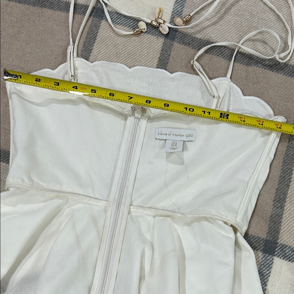 NWOT House of Harlow 1960 Ivory Peplum Style Scallop Trim Top with Shell Detail - Picture 10 of 16